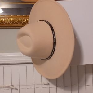 Fedora beige hat